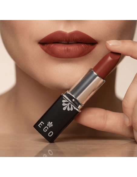 Labial Velvety perfecciona 8h: barra mate con activos veganos y alta cobertura