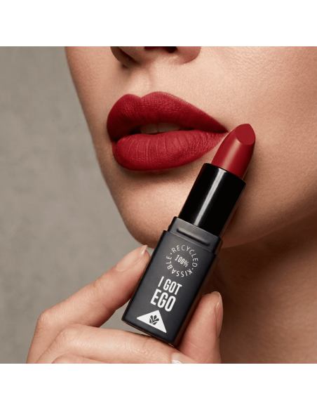 Labial Velvety perfecciona 8h: barra mate con activos veganos y alta cobertura