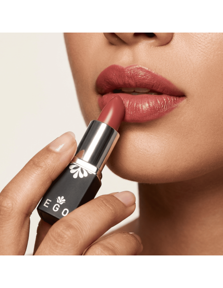 Labial Velvety perfecciona 8h: barra mate con activos veganos y alta cobertura