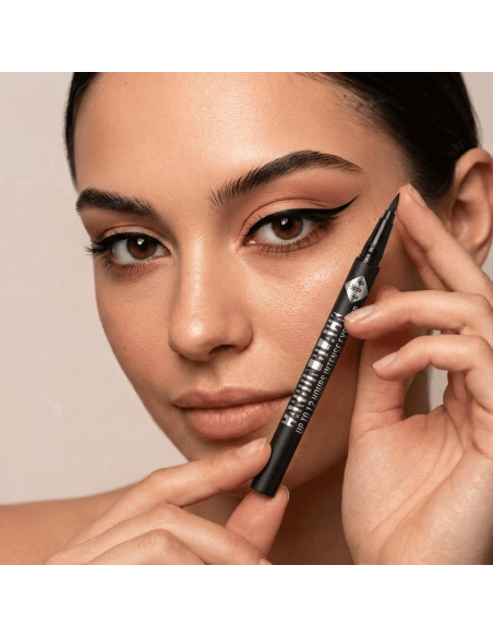 Carbon Black Eyeliner - Delineador Líquido Mate de Alta Precisión
